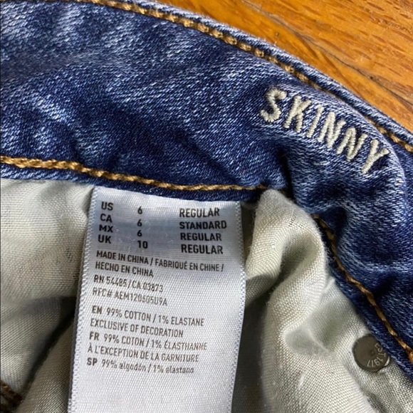 MEDIUM WASH MID RIDE JEANS - Picture 5 of 5